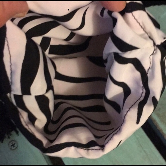 Sandra Leal Boho Reversible Small Crossbody Bag - Picture 3 of 10